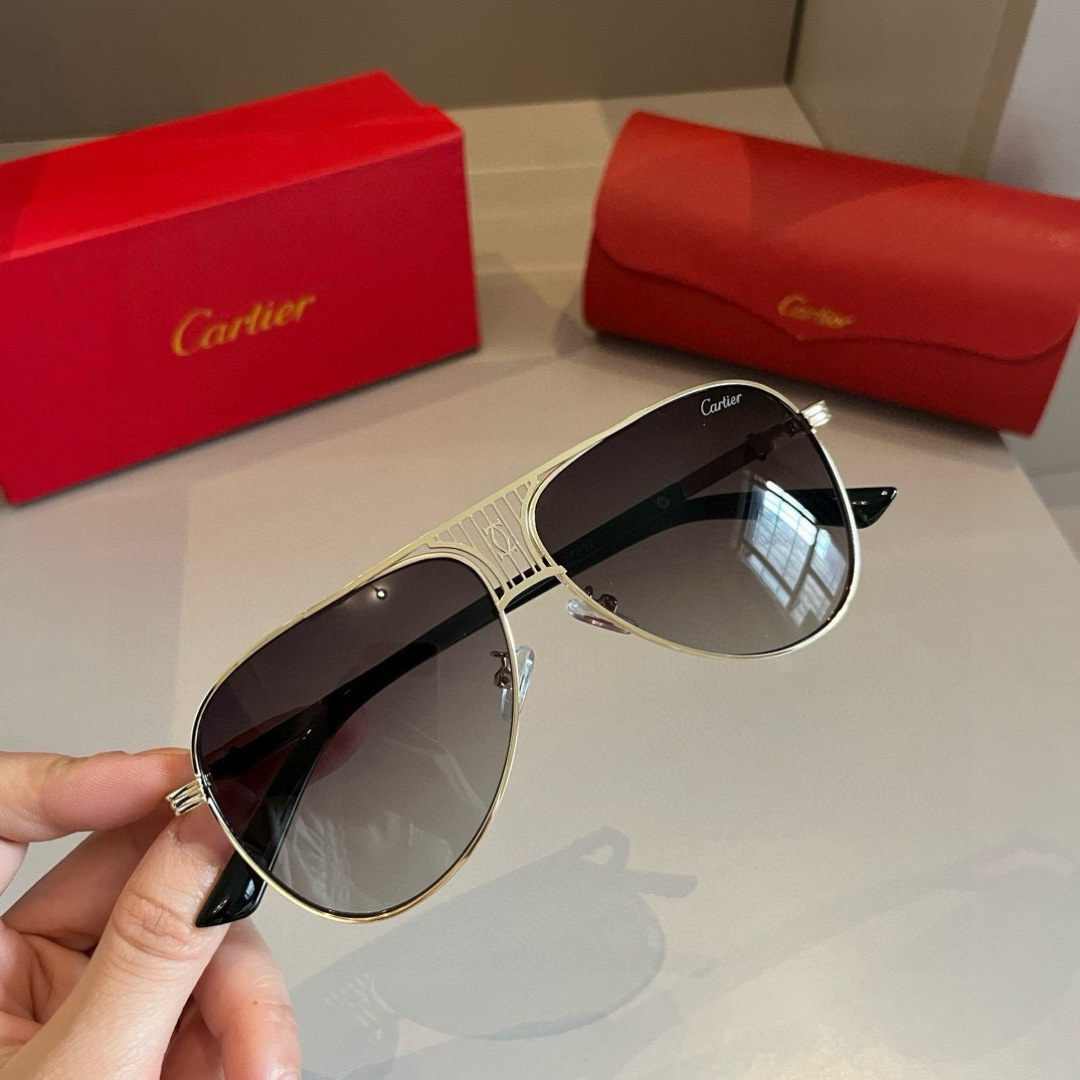 💰130¥
Cartier 卡地亚 男款官网一比一大蛤蟆镜   高档大气  镜腿上简约标志性Logo  奢华制作