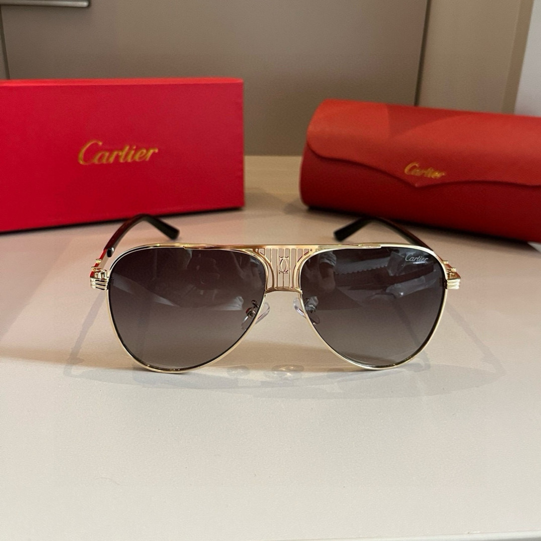 💰130¥
Cartier 卡地亚 男款官网一比一大蛤蟆镜   高档大气  镜腿上简约标志性Logo  奢华制作