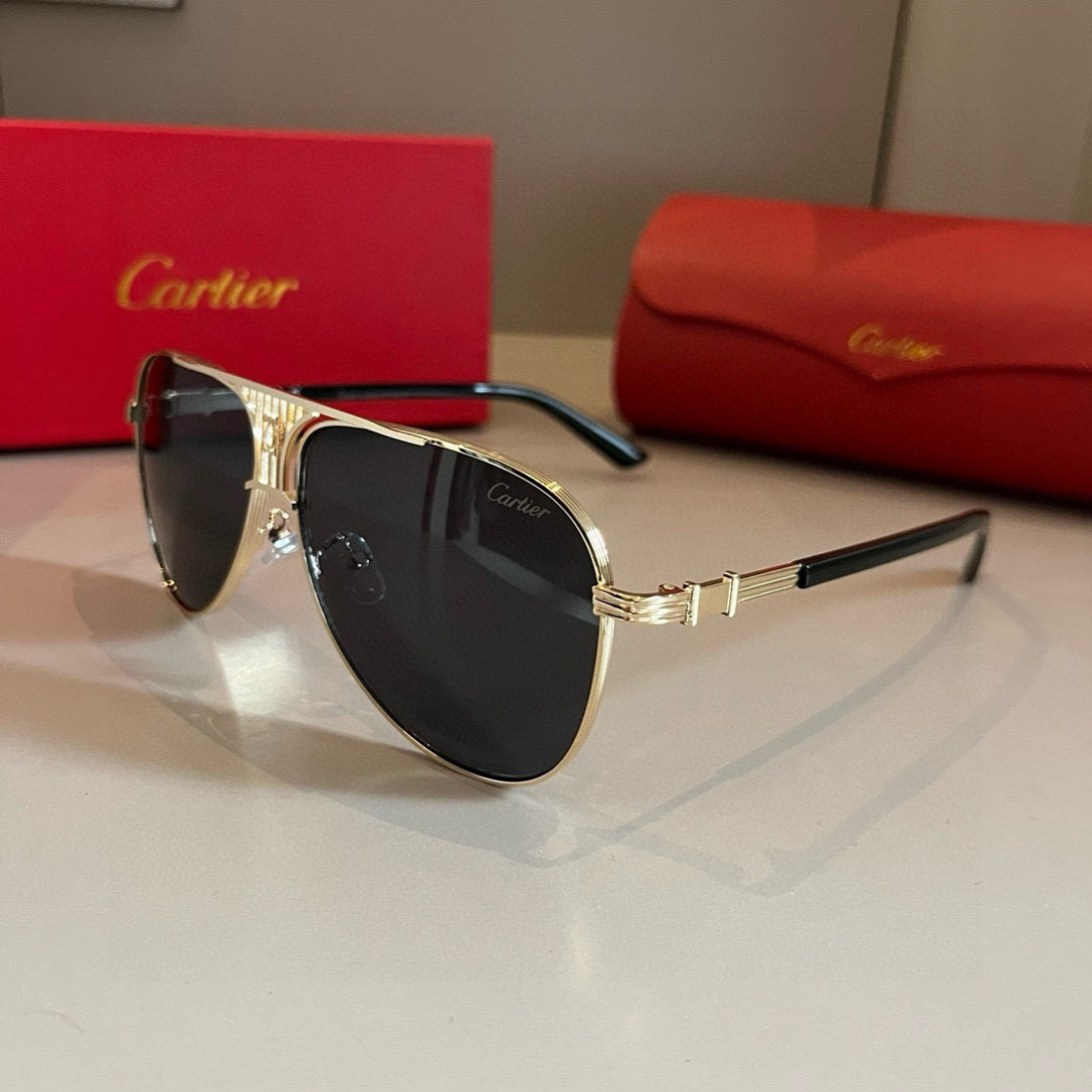 💰130¥
Cartier 卡地亚 男款官网一比一大蛤蟆镜   高档大气  镜腿上简约标志性Logo  奢华制作