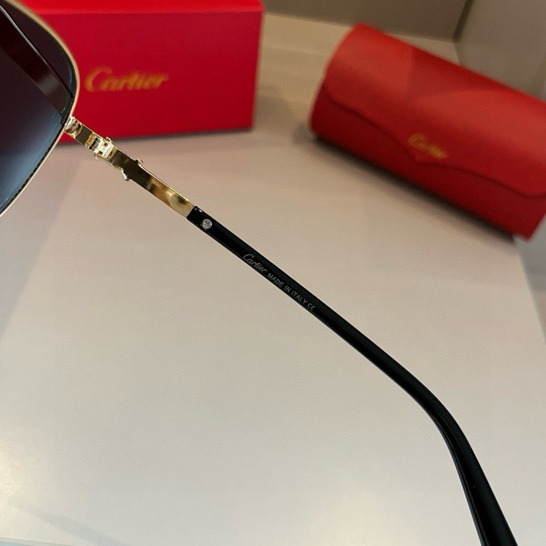💰130¥
Cartier 卡地亚 男款官网一比一大蛤蟆镜   高档大气  镜腿上简约标志性Logo  奢华制作