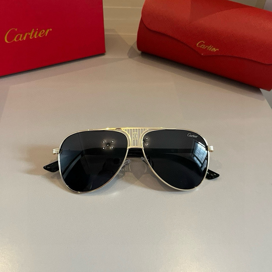 💰130¥
Cartier 卡地亚 男款官网一比一大蛤蟆镜   高档大气  镜腿上简约标志性Logo  奢华制作