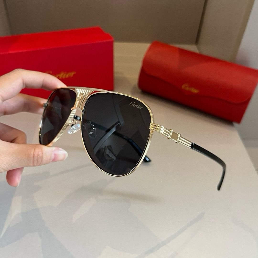 💰130¥
Cartier 卡地亚 男款官网一比一大蛤蟆镜   高档大气  镜腿上简约标志性Logo  奢华制作
