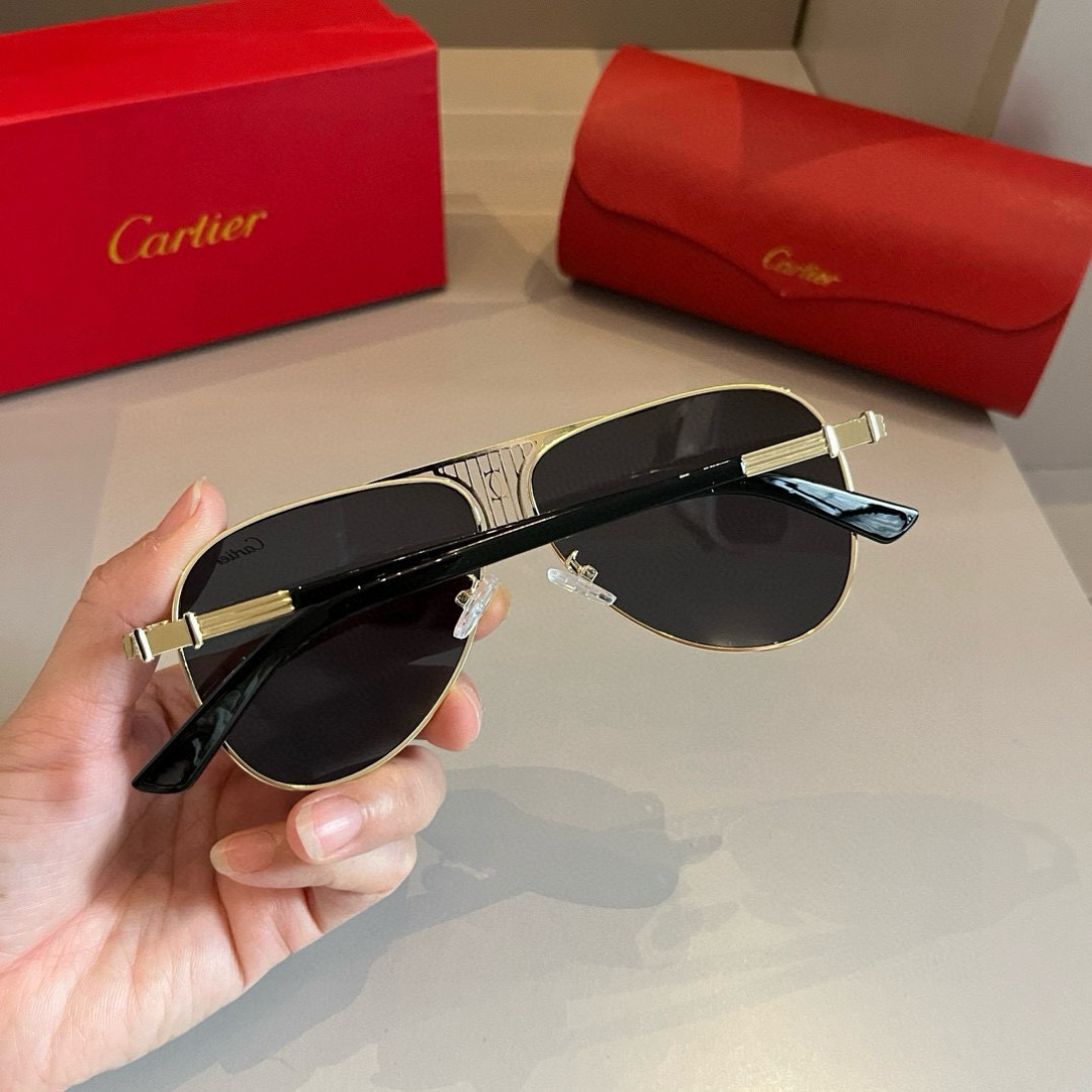 💰130¥
Cartier 卡地亚 男款官网一比一大蛤蟆镜   高档大气  镜腿上简约标志性Logo  奢华制作