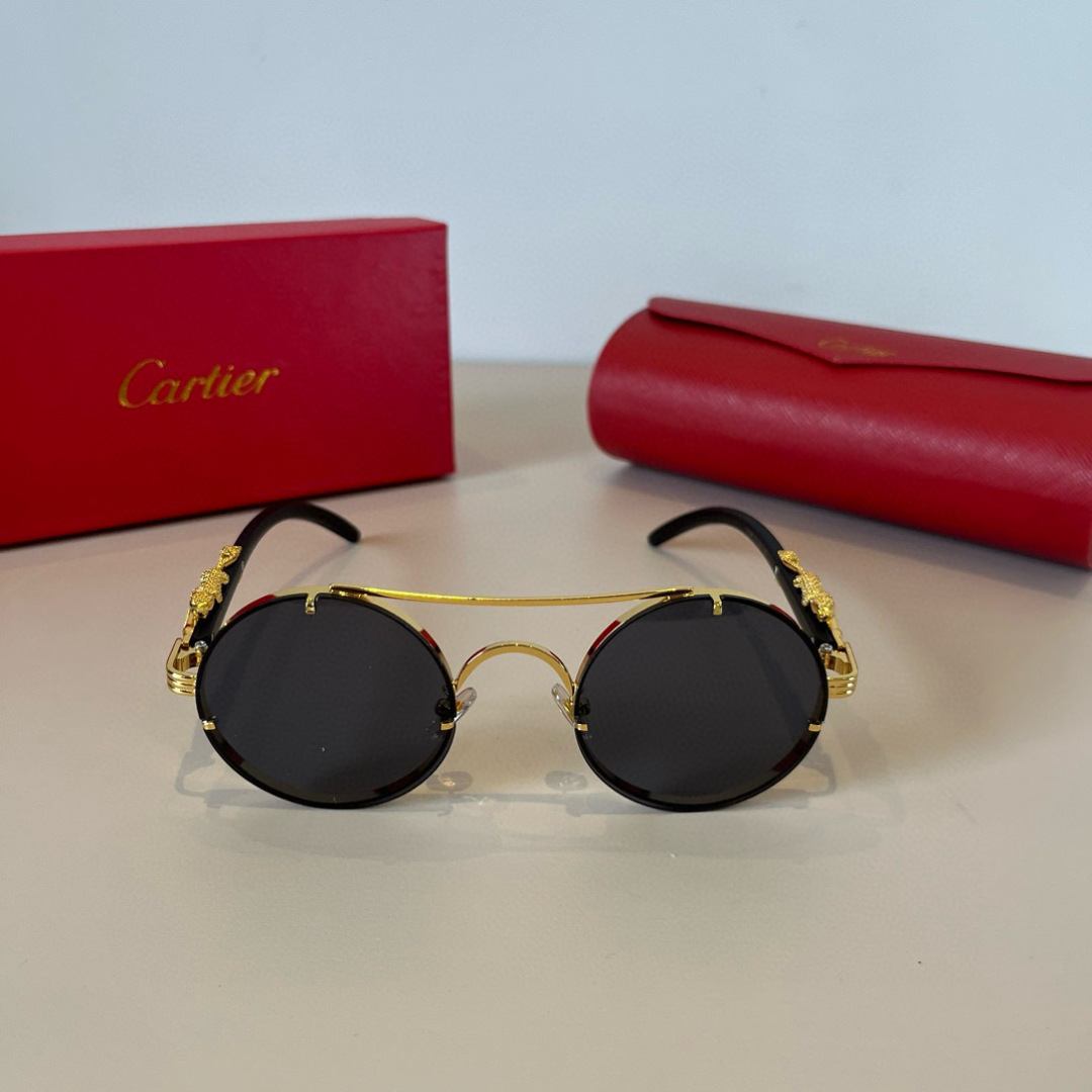 💰125¥
CARTIE*卡地亚 珍贵太阳眼镜金属材质 PC镜腿十无框超轻电镀工艺精湛气质十足!新款刚刚到货官网原版超高品质，超高档奢华的象征色