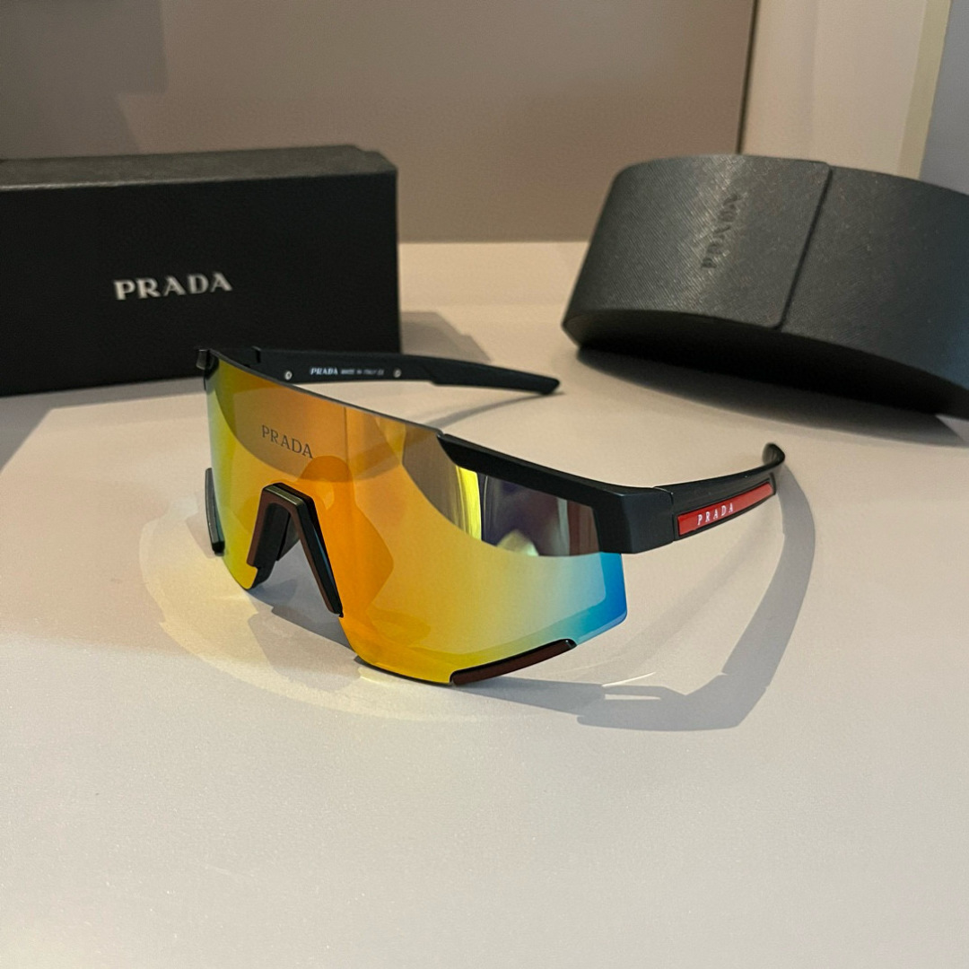 Спортивные солнцезащитные очки Prada SPS 04W