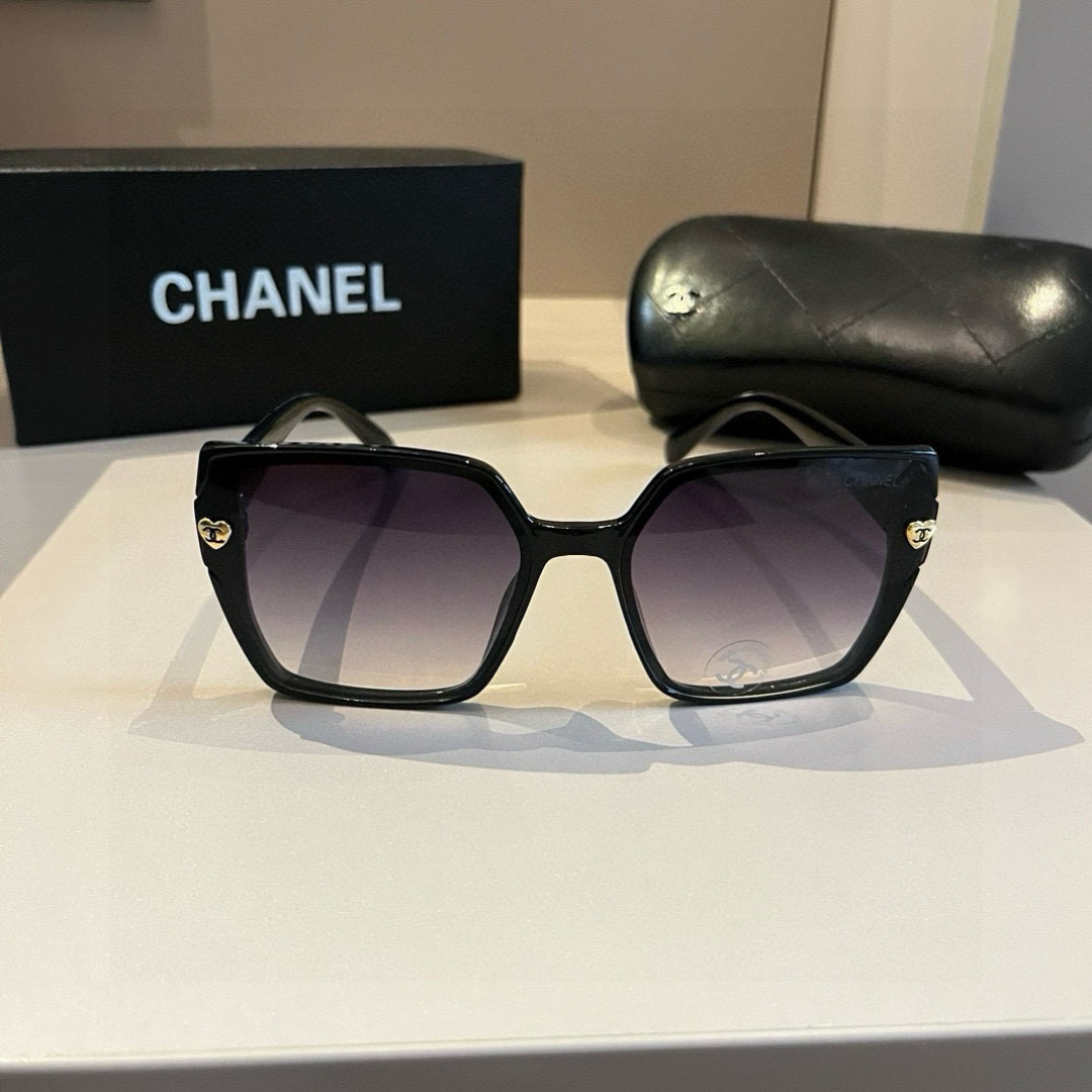 Солнцезащитные очки Chanel