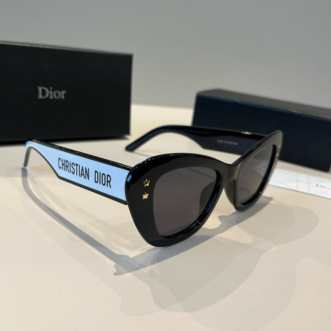 NO:376528,Dior's Diorclub series sunglasses poster with summer refreshing and coolness, it's here! The versatile colors, sports, casual and fashion matching are stress-free. A pair of unique and charming sunglasses, make your summer more exciting glasses, sunglasses, sunglasses, dior, dior19860909Dior迪奥大火的Diorclub系列墨镜 太阳镜海报款带着夏日的清爽酷炫它来啦!百搭的颜色,运动、休闲、时装搭配都无压力,一付独特魅力的墨镜,让你的夏日更精彩眼镜墨镜太阳镜,眼镜,dior,dior,glasses