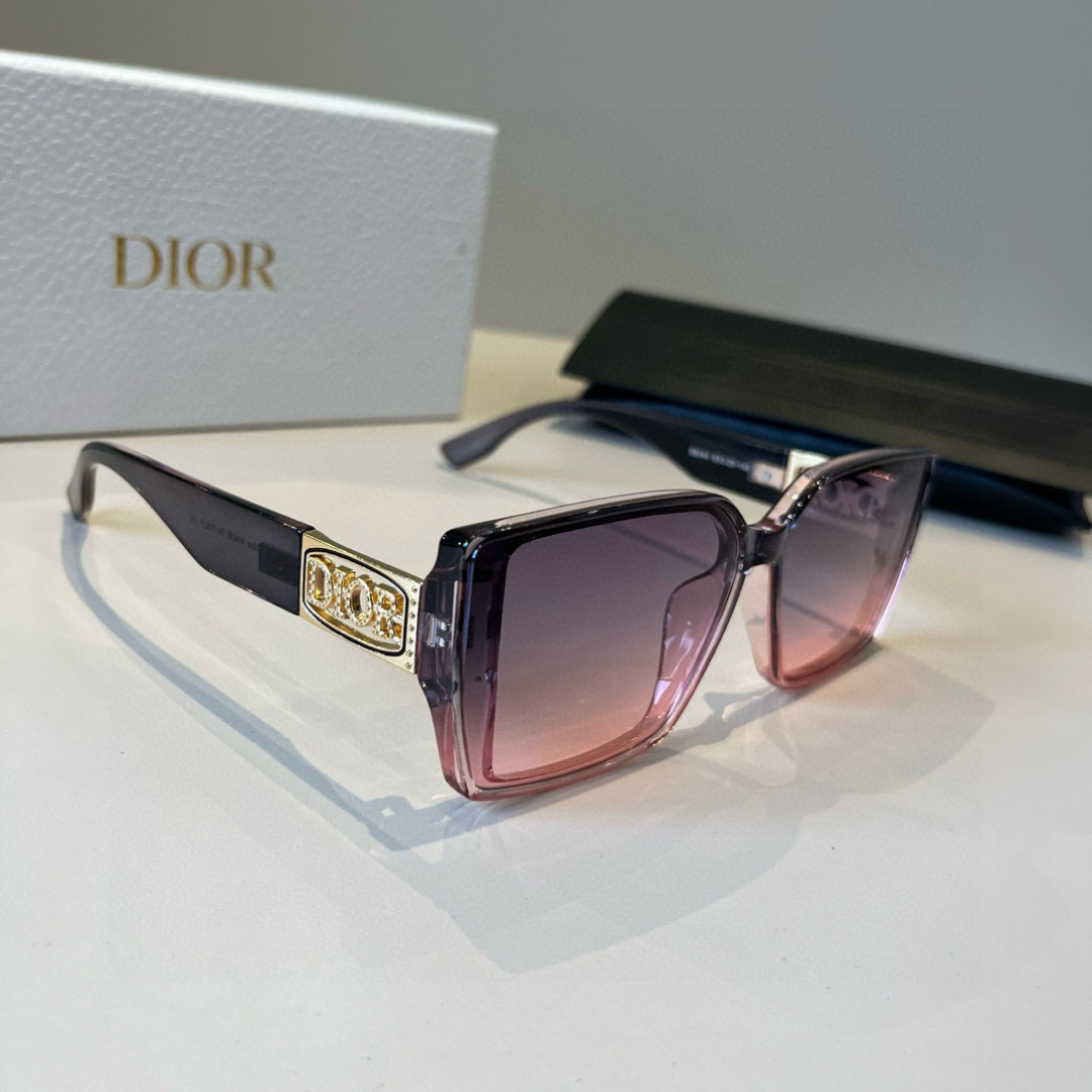 NO:376532,Dior sunglasses, sunglasses that want to be welded to the face. Hard goods are not afraid of being late. Created with mold opening. Any details are perfectly reproduced. Official website, no chromatic aberration contrast glasses, sunglasses, glasses, dior, dior19860909Dior迪奥太阳镜、想焊在脸上的墨镜 硬货不怕迟到～开模打造 任何细节完美复刻,官网无色差对比眼镜墨镜太阳镜,眼镜,dior,dior,glasses