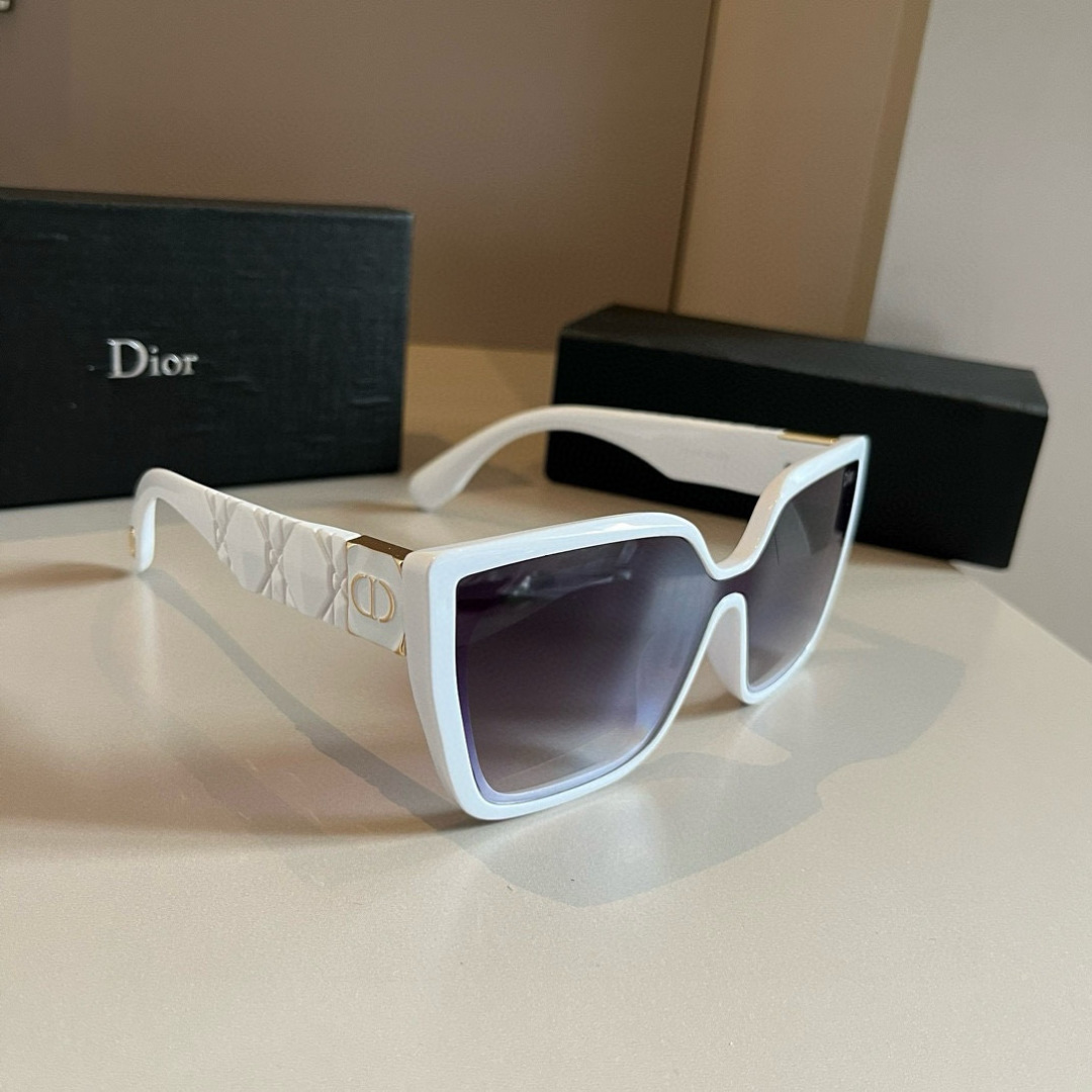NO:376503,Dior Dior men and women sunglasses, full of three-dimensionality. High-definition lenses. Novelty. Super good texture. Versatile. Simple. Glasses. Sunglasses, sunglasses, glasses, dior, dior19860909Dior迪奥 男女款太阳墨镜,立体感十足. 高清镜片.新颖.质感超好 百搭.简洁.眼镜墨镜太阳镜,眼镜,dior,dior,glasses