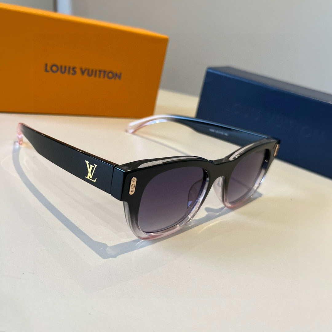 NO:376554,LV Louis Vuitton is very heavy industry!  The details are so rich that it is inhumane. It creates a sharp front frame shape, bringing an incomparable fashion to wear. The ambition of triangles, intertwined in depth, has a three-dimensional sense, and is very brand-recognizable and full of design. The simple and beautiful temple ends are all metal, without any trace of excess glasses, sunglasses, sunglasses, glasses, louis vuitton, louis vuitton19860909LV路易威登 非常重工！细节多到壕无人性 打造出锋芒毕露的前框造型 为佩戴着带来无可比拟的时尚感. 志性的三角底纹,深浅交错,极具立体感 极具品牌辨识度,设计感十足. 简洁漂亮的镜腿末端全金属收尾, 没有一丝的多余眼镜墨镜太阳镜,眼镜,louis vuitton,louis vuitton,glasses