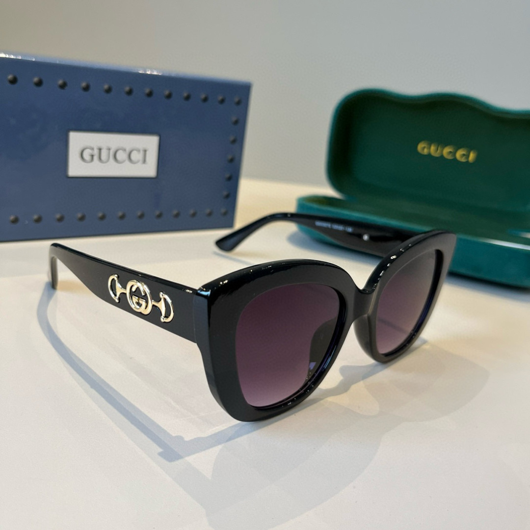 Солнцезащитные очки Gucci черные