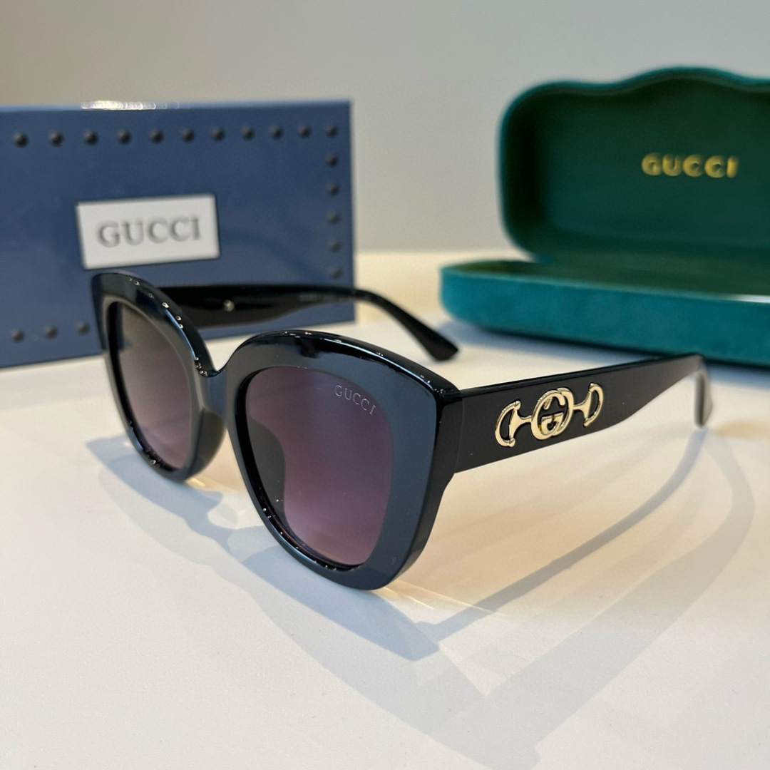 Солнцезащитные очки Gucci черные