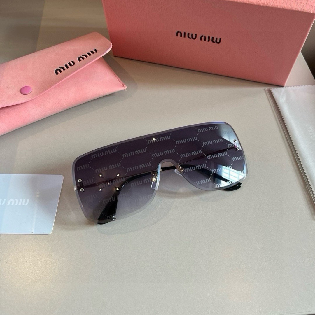 NO:925562,Miumiu miumiu new sunglasses, high-end rimless sunglasses for women, UV protection for driving, large face slimming one-piece glasses, glasses, sunglasses, sunglasses, glasses, miumiu19860909缪缪miumiu新款太阳镜,高级感无框太阳镜女款防紫外线开车专用大脸显瘦连体眼镜 眼镜墨镜太阳镜,眼镜,miumiu,glasses