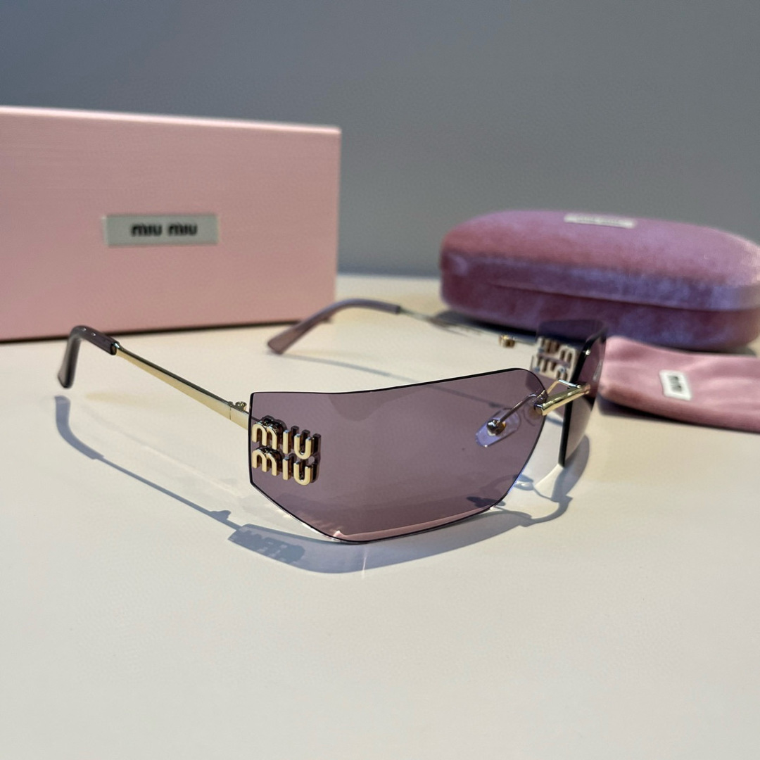 NO:925572,MIUMIU girl’s new color is here ~ Sunglasses that you want to weld on your face. Hard goods are not afraid of being late ~ After several months of ZP mold making, every detail is perfectly reproduced. Official website, no color difference, contrast glasses, sunglasses, sunglasses, glasses, miumiu19860909MIUMIU女孩新色来啦～ 想焊在脸上的墨镜 硬货不怕迟到～历经几个月ZP开模打造 任何细节完美复刻,官网无色差对比眼镜墨镜太阳镜,眼镜,miumiu,glasses