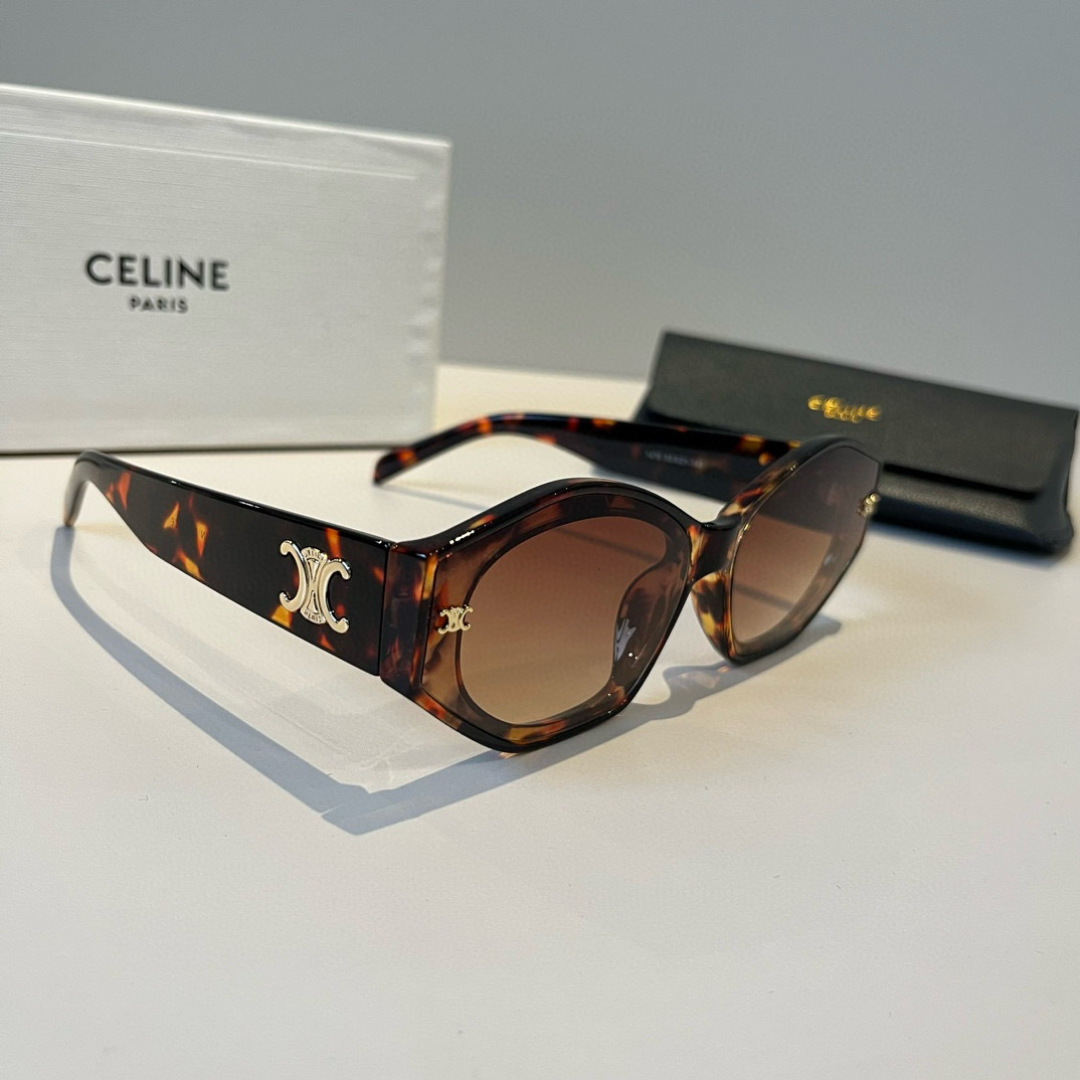 NO:766430,There is really no need to worry about CELINE Arc de Triomphe sunglasses! Just go for it! LISA, Jiang Shuying and other major celebrities have the same style. Celine Arc de Triomphe does not need to be entangled, it can be worn directly on round faces and square faces. It is highly fashionable and must-have narrow single-lens sunglasses. Sunglasses, glasses, celine19860909CELINE凯旋门墨镜真不需要纠结!冲就对了! LISA,江疏影等各大明星达人同款 celine凯旋门不用纠结,直接冲圆脸方脸佩戴优越度高时髦精必入窄款单眼镜墨镜太阳镜,眼镜,celine,glasses