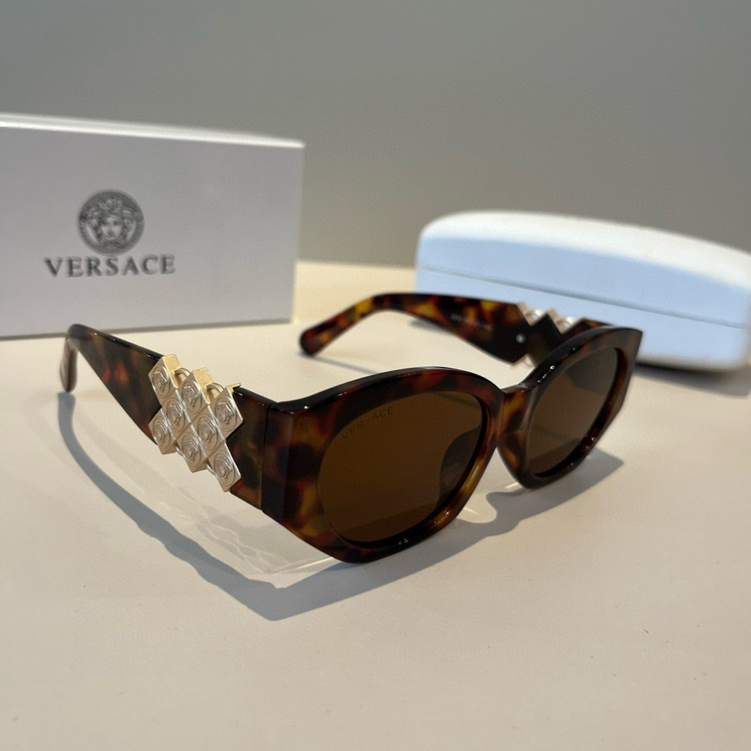 NO:553835,VERSACE Versace European and American style fashion sunglasses, sun visors for men and women, good partner glasses for modifying the face shape, sunglasses, sunglasses, glasses,versace,versace19860909VERSACE范思哲欧美风时尚太阳镜,男女款遮阳镜、修饰脸型的好搭档眼镜墨镜太阳镜,眼镜,versace,versace,glasses