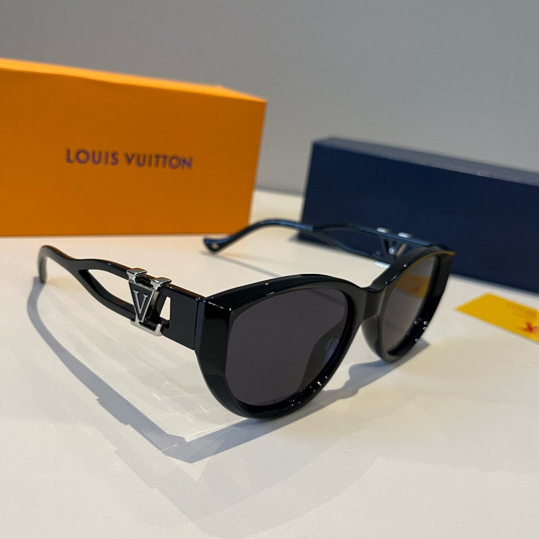 Солнцезащитные очки черные Louis Vuitton