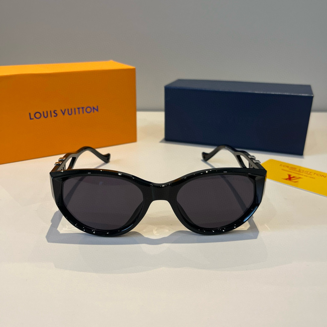 Солнцезащитные очки черные Louis Vuitton