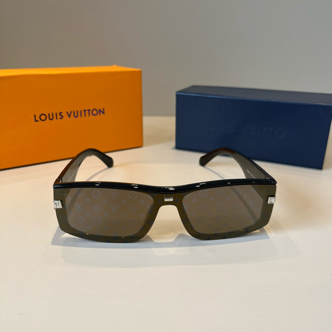 Солнцезащитные очки Louis Vuitton