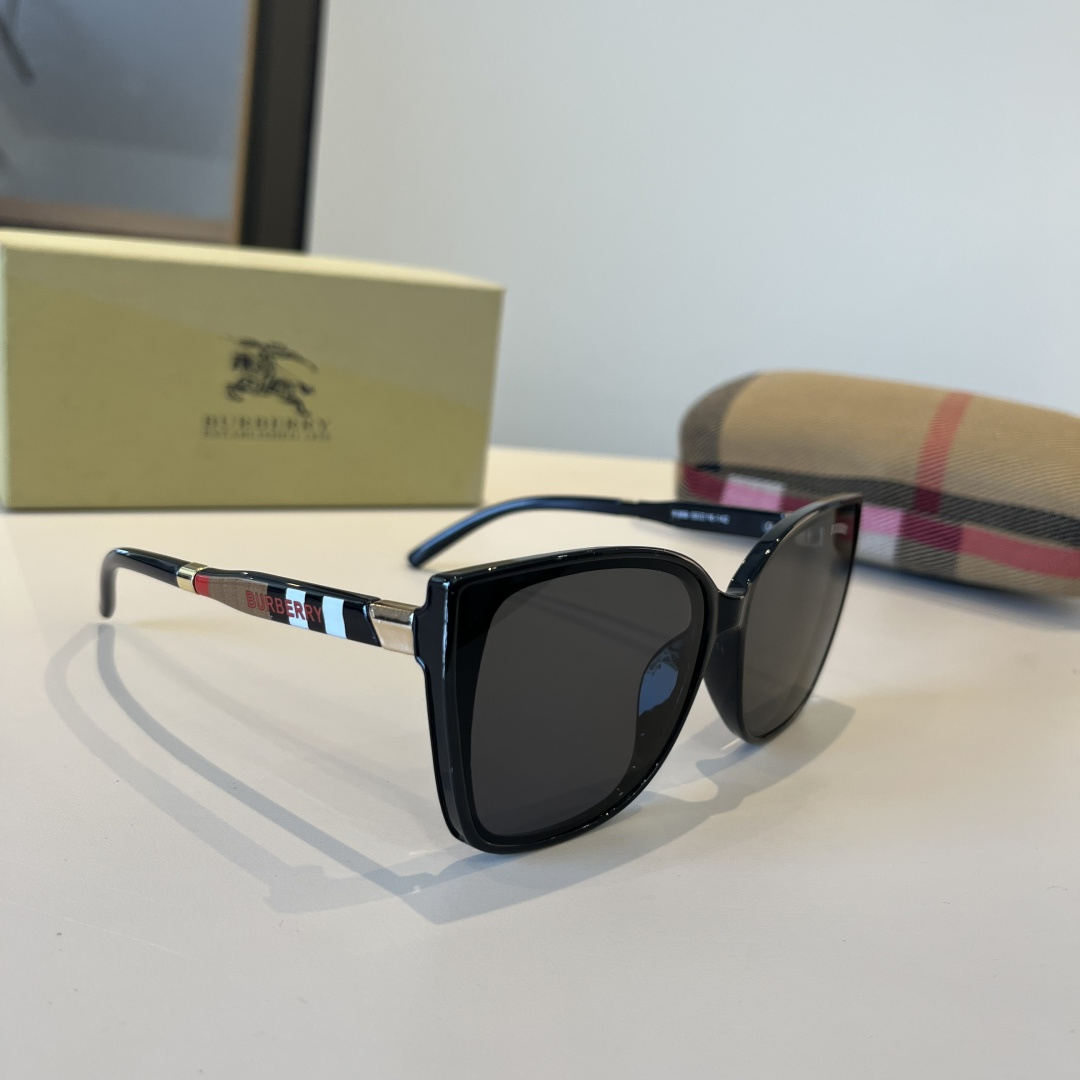 NO:862850,Burberry Burberry's new sunglasses are a must-have for many celebrities when traveling. Sunglasses, sunglasses, sunglasses, glasses, burberry, burberry19860909Burberry巴宝莉 新款太阳墨镜出行必众备多明星同款 太阳镜眼镜墨镜太阳镜,眼镜,burberry,burberry,glasses