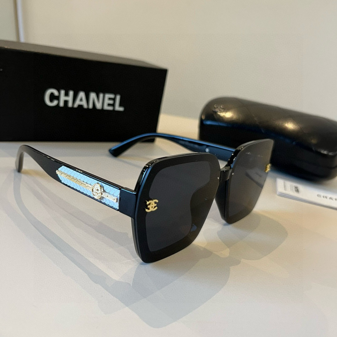 NO:579803,I really love these Chanel sunglasses. The aura on the upper face is really perfect. It makes the face look bigger and smaller. The glasses are not heavy at all. The width of the temples is just right. It is light and comfortable to wear!  glasses, sunglasses, sunglasses, glasses, chanel, chanel19860909批 Chanel香奈儿太阳镜,真是爱了爱了,上脸那气场拿捏的死死,巨显脸小,眼镜大单一点也不重,镜腿幅度设计的刚刚好,佩戴轻盈舒适！眼镜墨镜太阳镜,眼镜,chanel,chanel,glasses