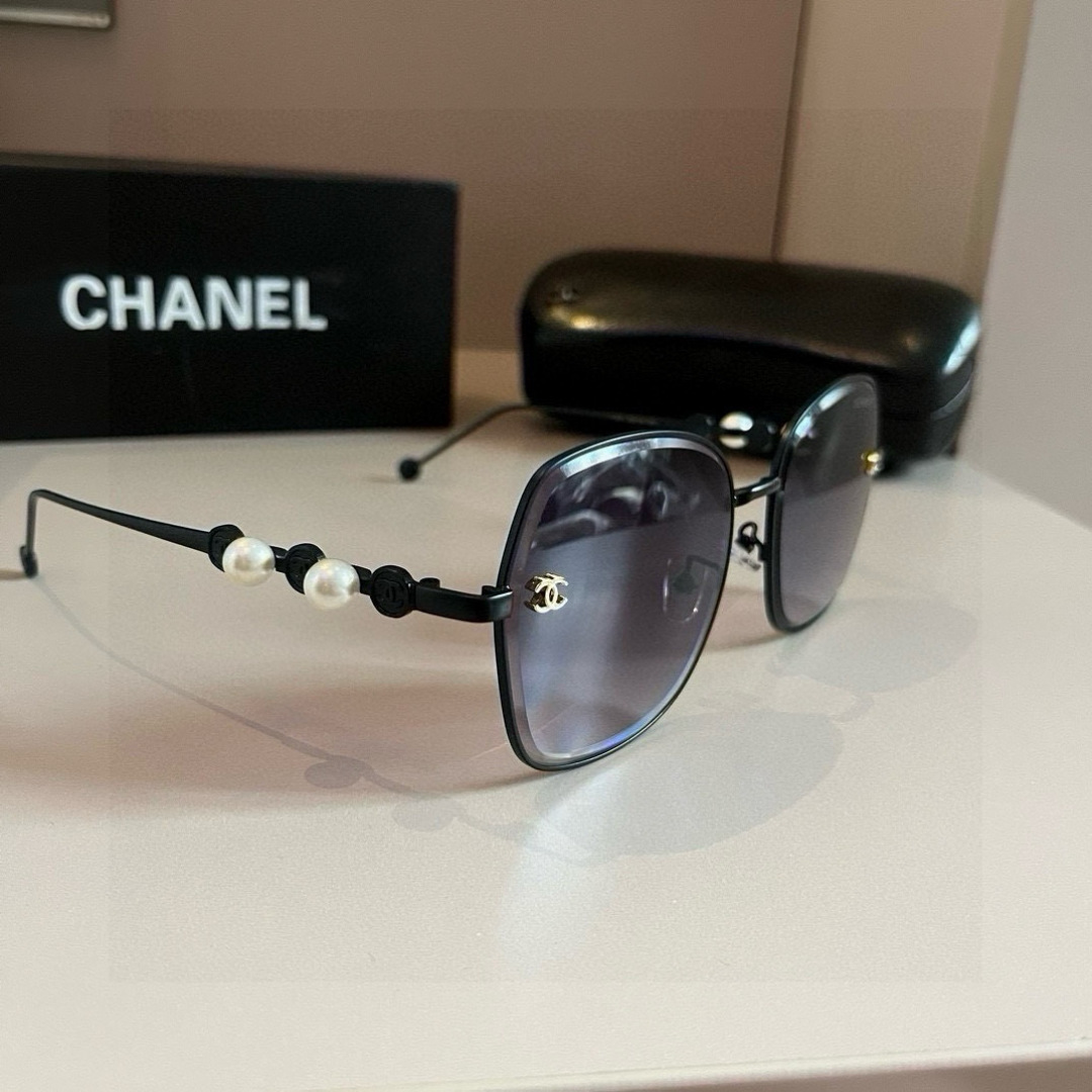 NO:579827,Chanel Chanel's hottest hot style, the same style as Xiaohongshu, this year's hot style [CHANEL] pearl temple sunglasses, Internet celebrity sunglasses, same counters, fashion sunglasses, glasses, sunglasses, sunglasses, glasses, chanel, chanel19860909Chanel香奈儿爆款爆款 小红书同款 今年火爆款【CHANEL】珍珠镜腿太阳镜网红款墨镜 专柜一样 时尚太阳眼镜眼镜墨镜太阳镜,眼镜,chanel,chanel,glasses