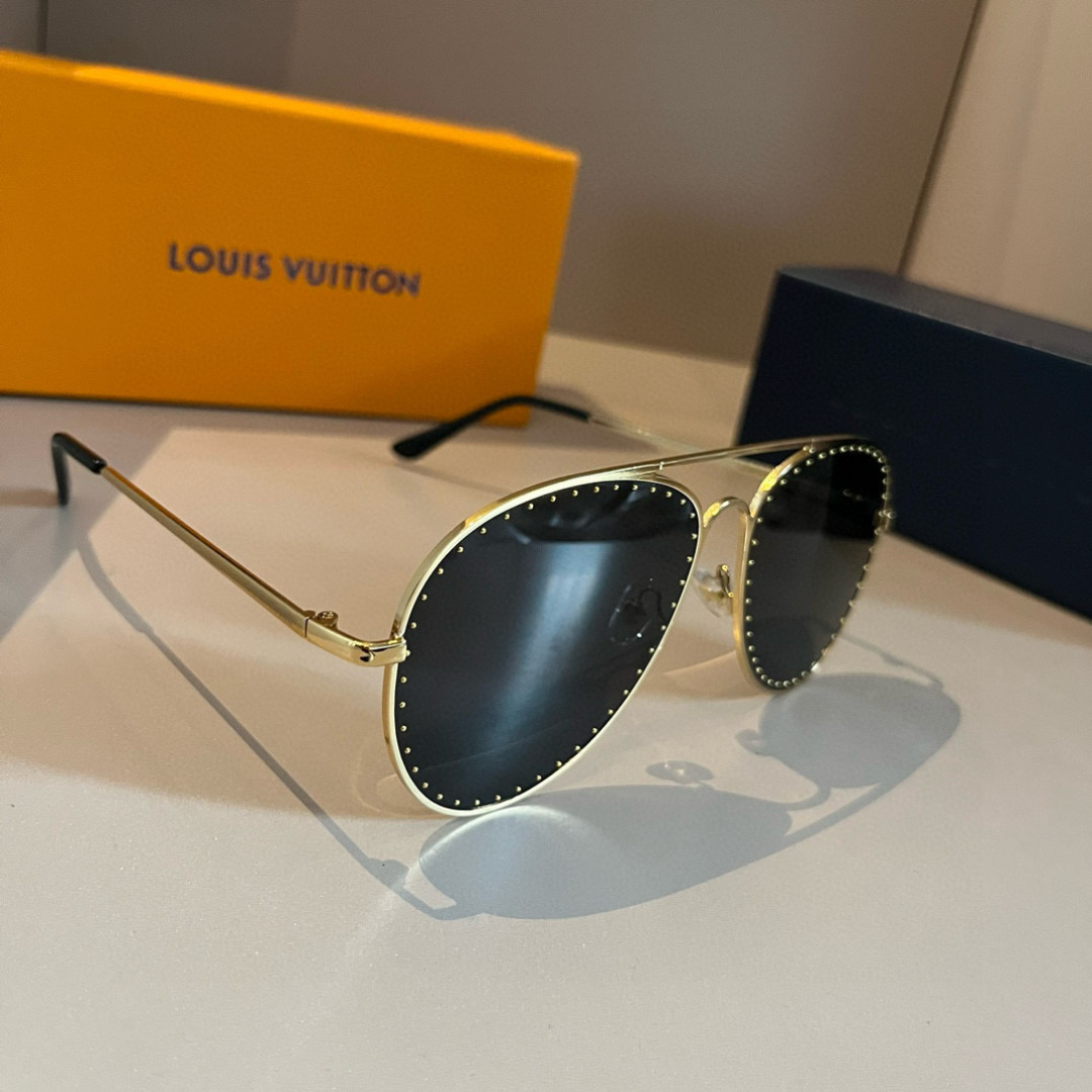 NO:579847,LV Louis Vuitton's new first-ever sunglasses are the same for men and women, incomparably comfortable to wear, fashionable and trendy, classic metal single-beam pilot toad-shaped fashion sunglasses, sunglasses, sunglasses, glasses, louis vuitton, louis vuitton19860909LV路易威登 新款首发太阳镜 男女同款佩戴无敌舒适 时尚潮流款 经典款金属单梁飞行员蛤蟆形时尚太阳镜眼镜墨镜太阳镜,眼镜,louis vuitton,louis vuitton,glasses