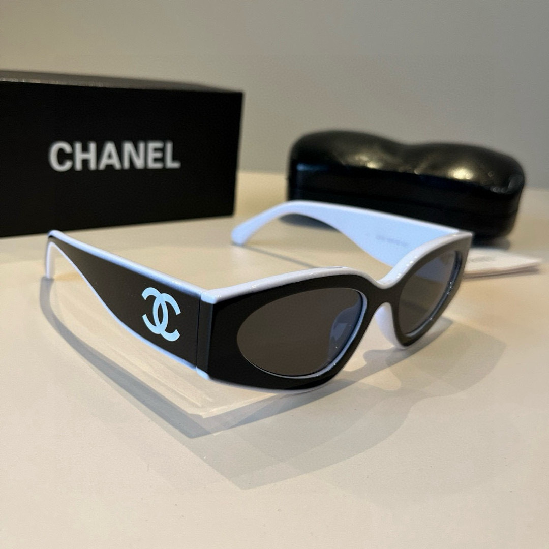 Женские солнцезащитные очки Chanel черно-белые