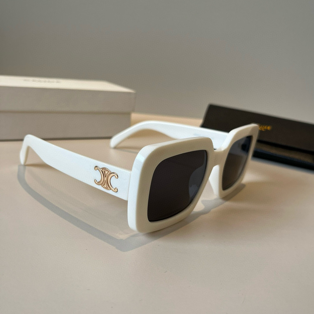 NO:926866,Batch Celine's 2025 new sunglasses Every summer, sunglasses will become a must-have accessory. In addition to protecting us from UV rays, they also play a role in 'beautifying'!  glasses, sunglasses, sunglasses, glasses, celine, celine19860909批 Celine赛琳2025新款太阳镜 每到夏天,墨镜都会成为必备的饰品, 除了让我们紫外线的伤害,更多的是起到“修容”的作用！眼镜墨镜太阳镜,眼镜,celine,celine,glasses