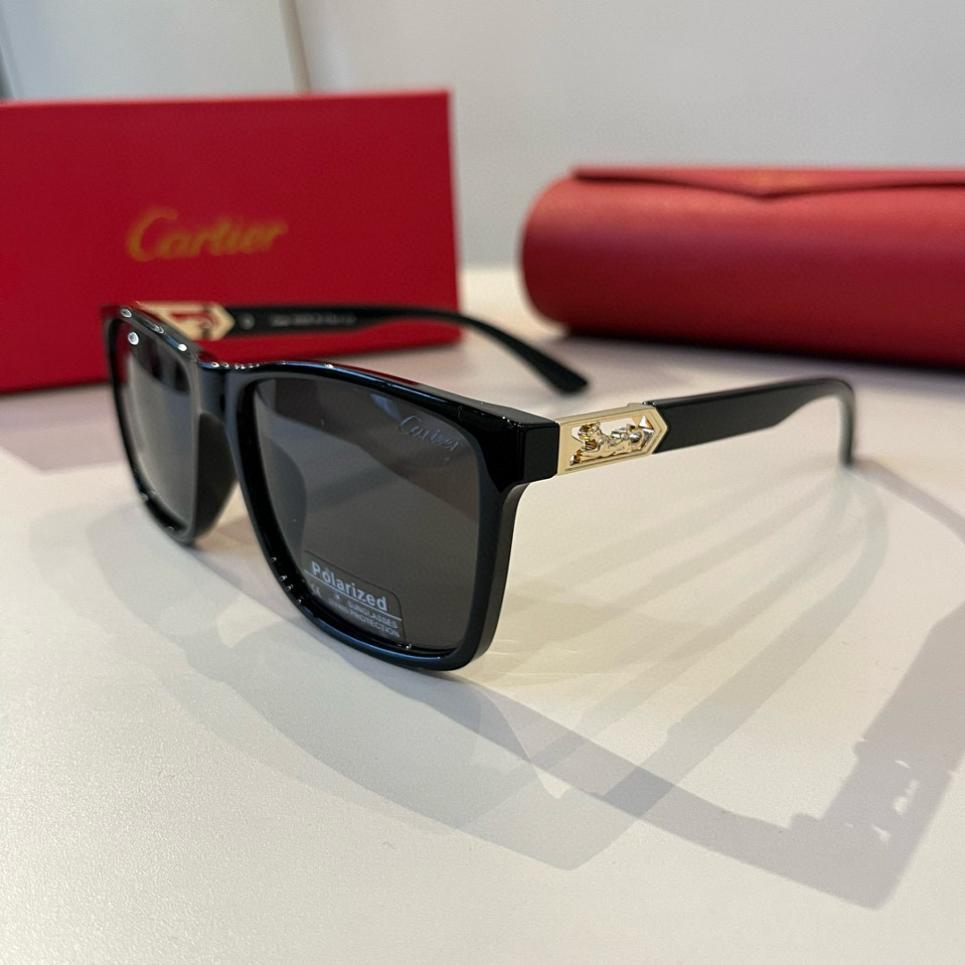 Солнцезащитные очки Cartier в черной оправе