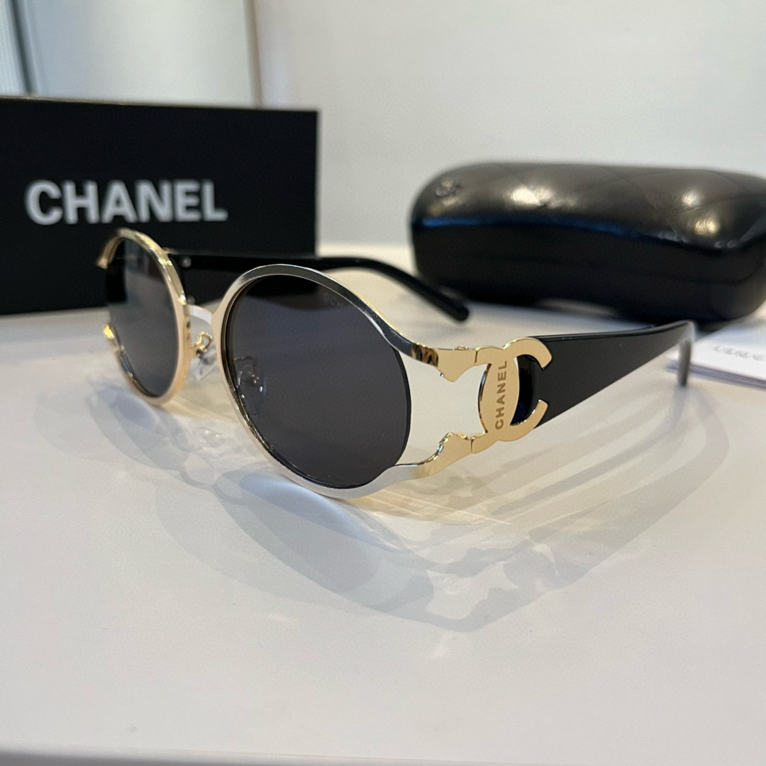 Солнечные очки Chanel