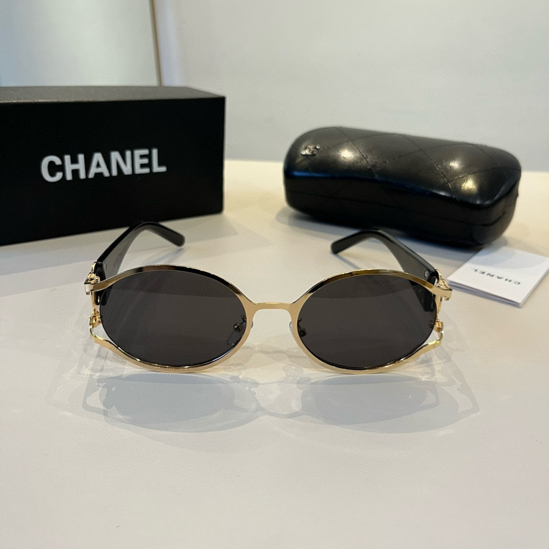 Солнечные очки Chanel
