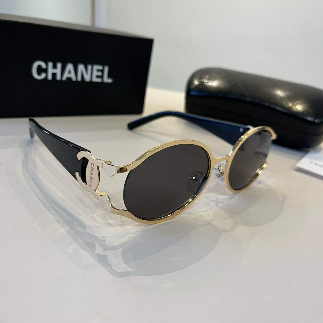 Солнечные очки Chanel