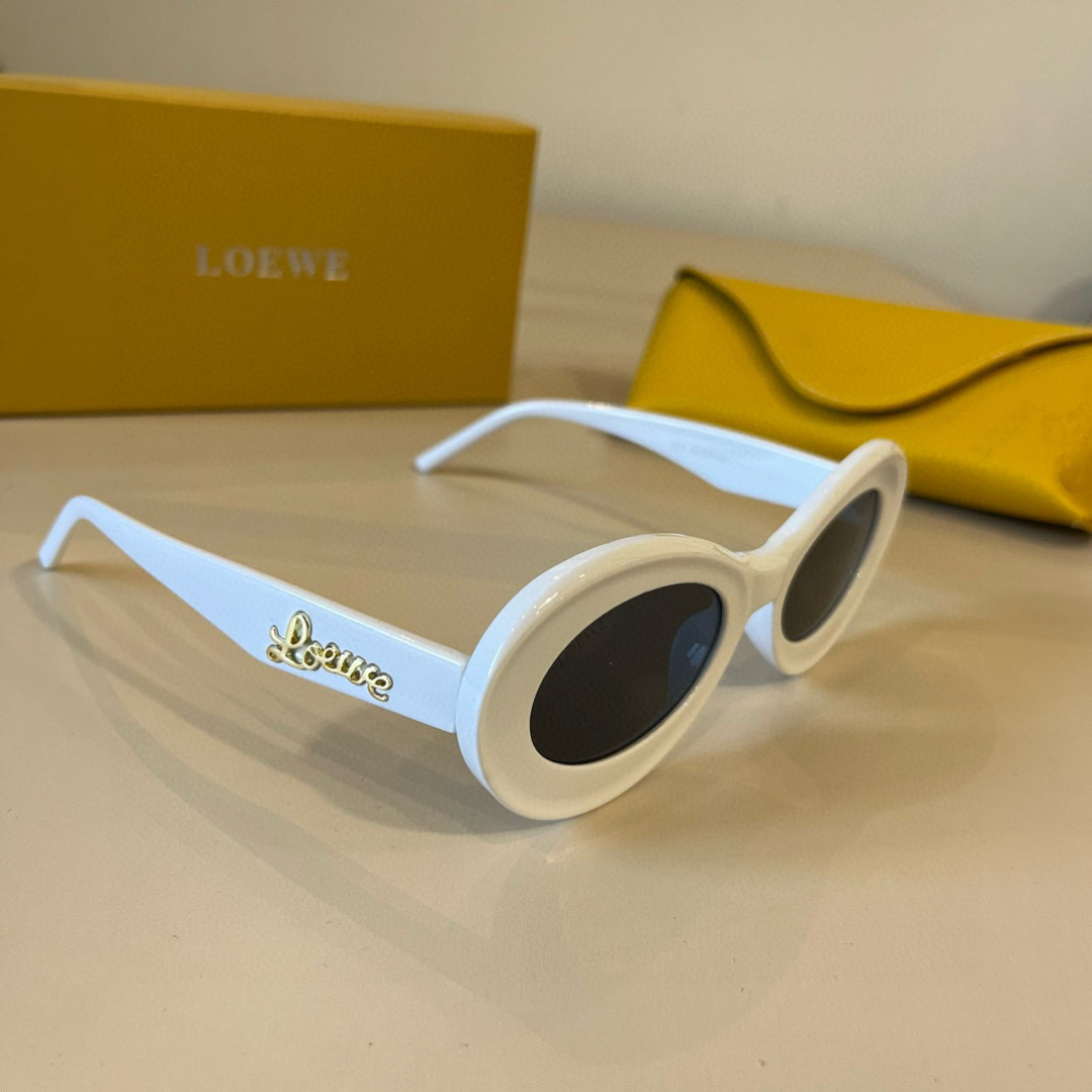 Loewe glasses ¥