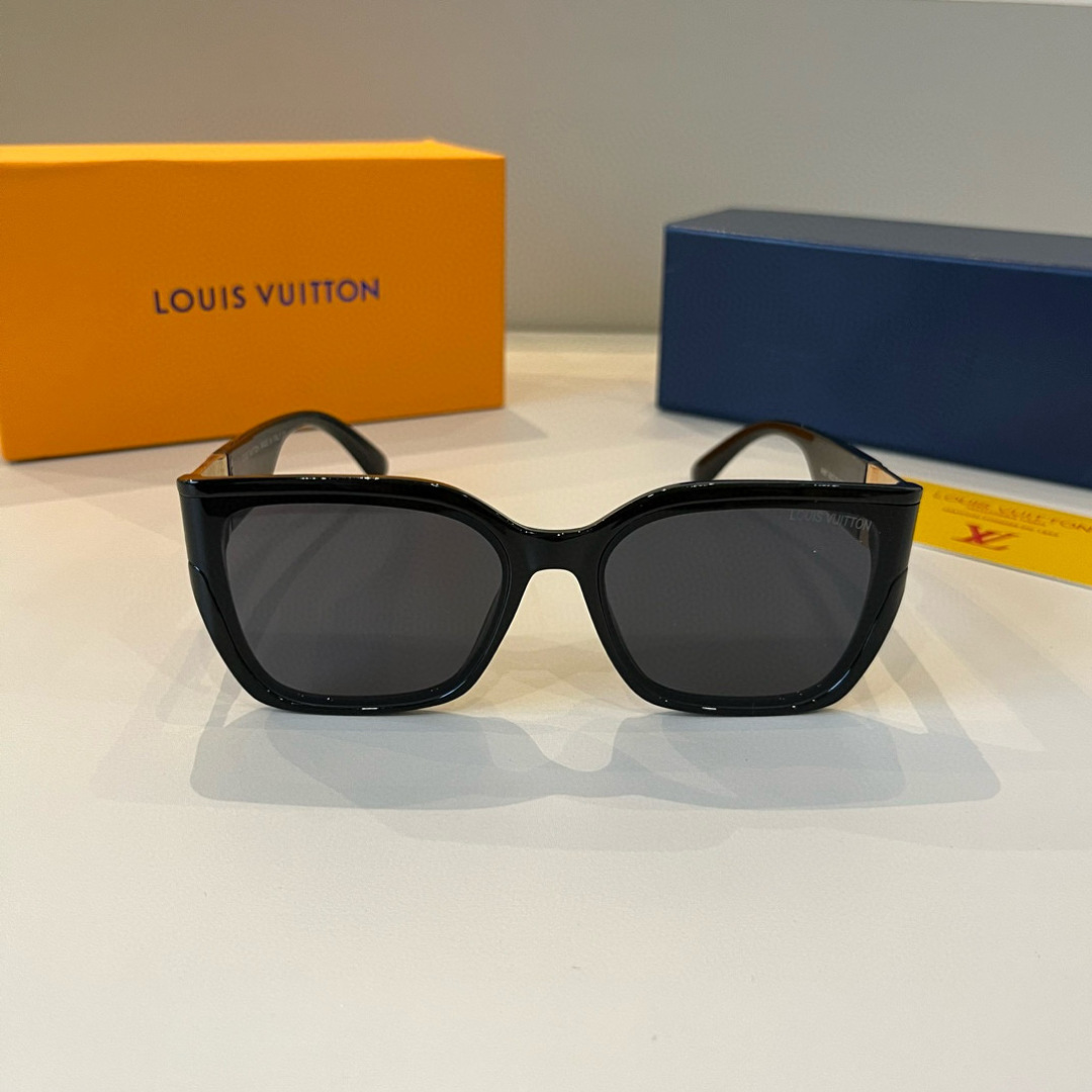 Солнцезащитные очки Louis Vuitton черные