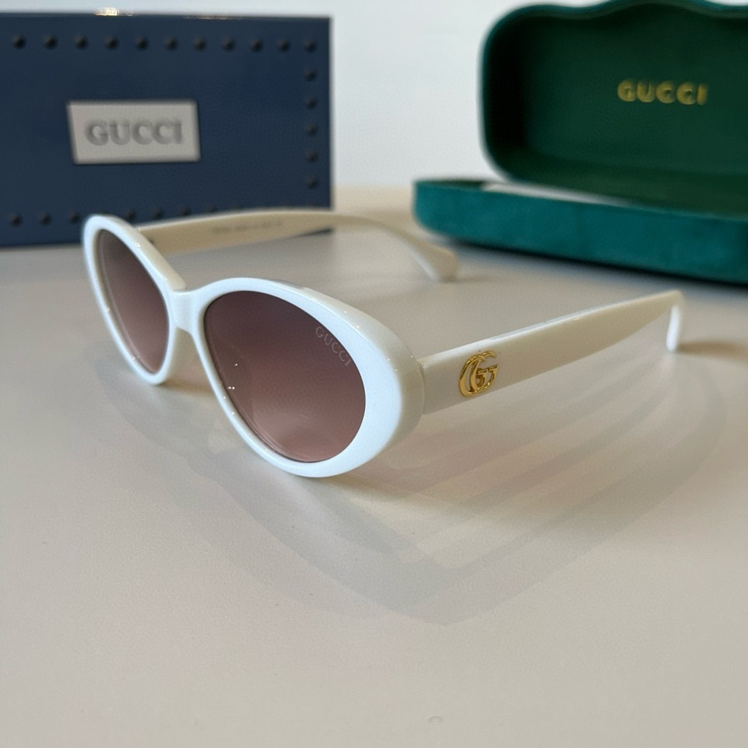 Женские солнцезащитные очки Gucci белые