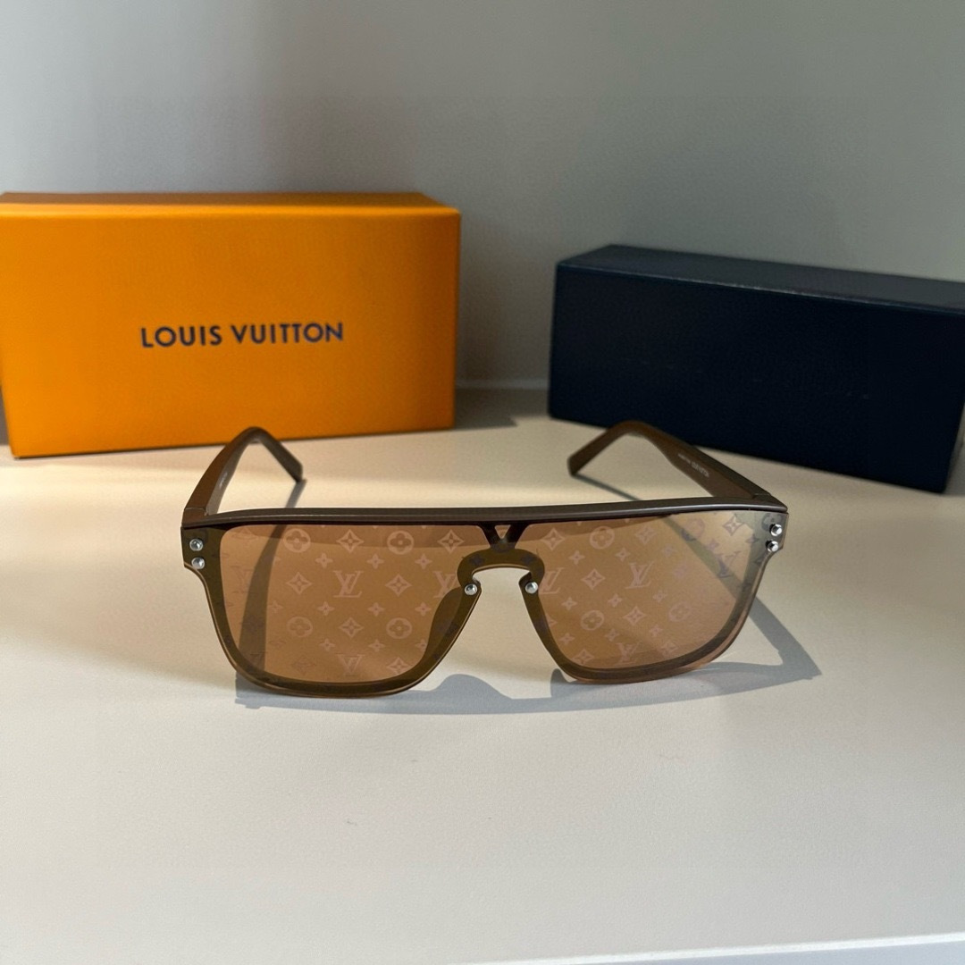 Солнцезащитные очки Louis Vuitton