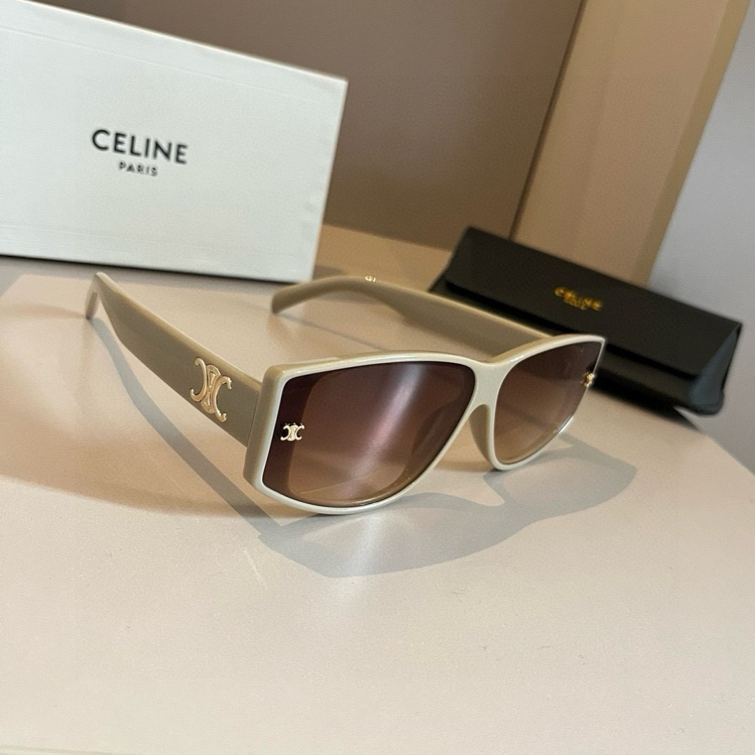 ️ ️ CELINE |赛琳太阳镜 CELINE是一个法国轻奢品牌.品牌创立于 1945年,总部位于法国巴黎,品牌品牌风格浓烈、酒 脱独立,时刻挥酒自如,彰显魅力,这款方框猫 眼镜框,搭配双腿凯旋门1og0,个性时尚,彰显魅力!