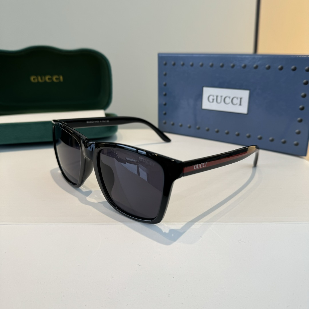 Солнцезащитные очки Gucci черные