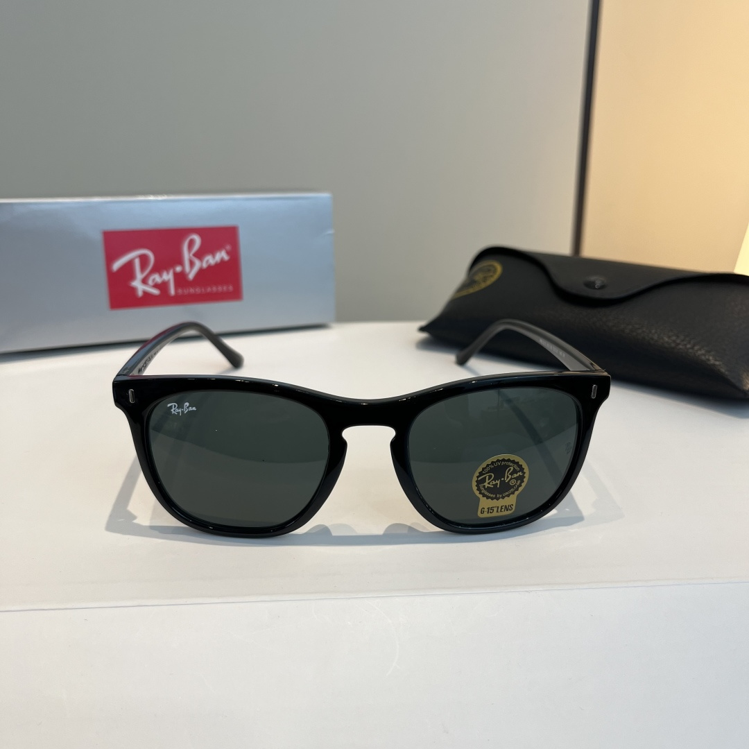 Солнцезащитные очки Ray-Ban черные, классическая модель