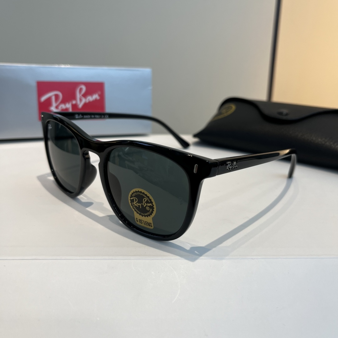 Солнцезащитные очки Ray-Ban черные, классическая модель