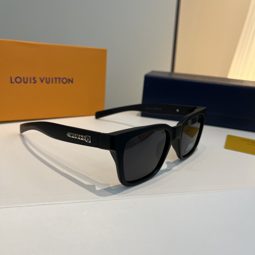 NO:766524,Lv Louis Vuitton sunglasses summer is here, sunglasses are a must-have for every day when going out. The Asian version design increases the integrated nose pads and is not easy to slide down the glasses, sunglasses, sunglasses, glasses, louis vuitton, louis vuitton19860909Lv路易威登太阳墨镜夏天来了,太阳镜每日出门必备 亚洲版设计增高一体鼻托 不容易下滑眼镜墨镜太阳镜,眼镜,louis vuitton,louis vuitton,glasses