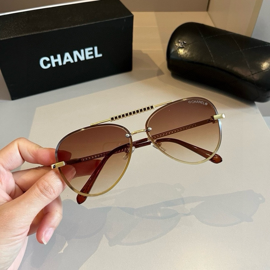 Солнцезащитные очки Chanel
