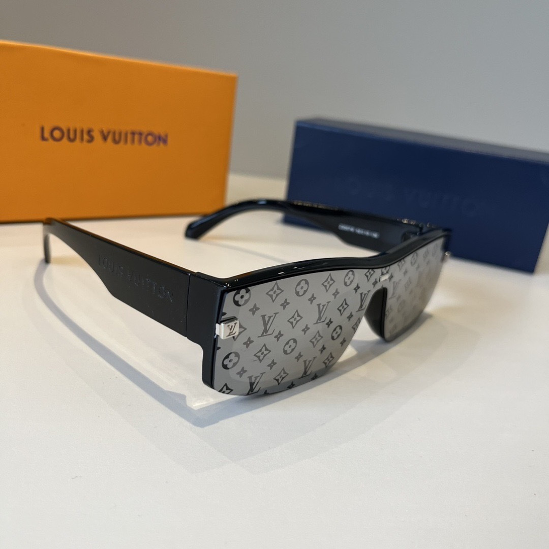 ️ ️ LV墨镜 男款墨镜🕶️女款墨镜🕶️好看上脸超大气显脸小,小满印不会有土气暴发户的感觉,男女都能带,很时髦 #LV墨镜
