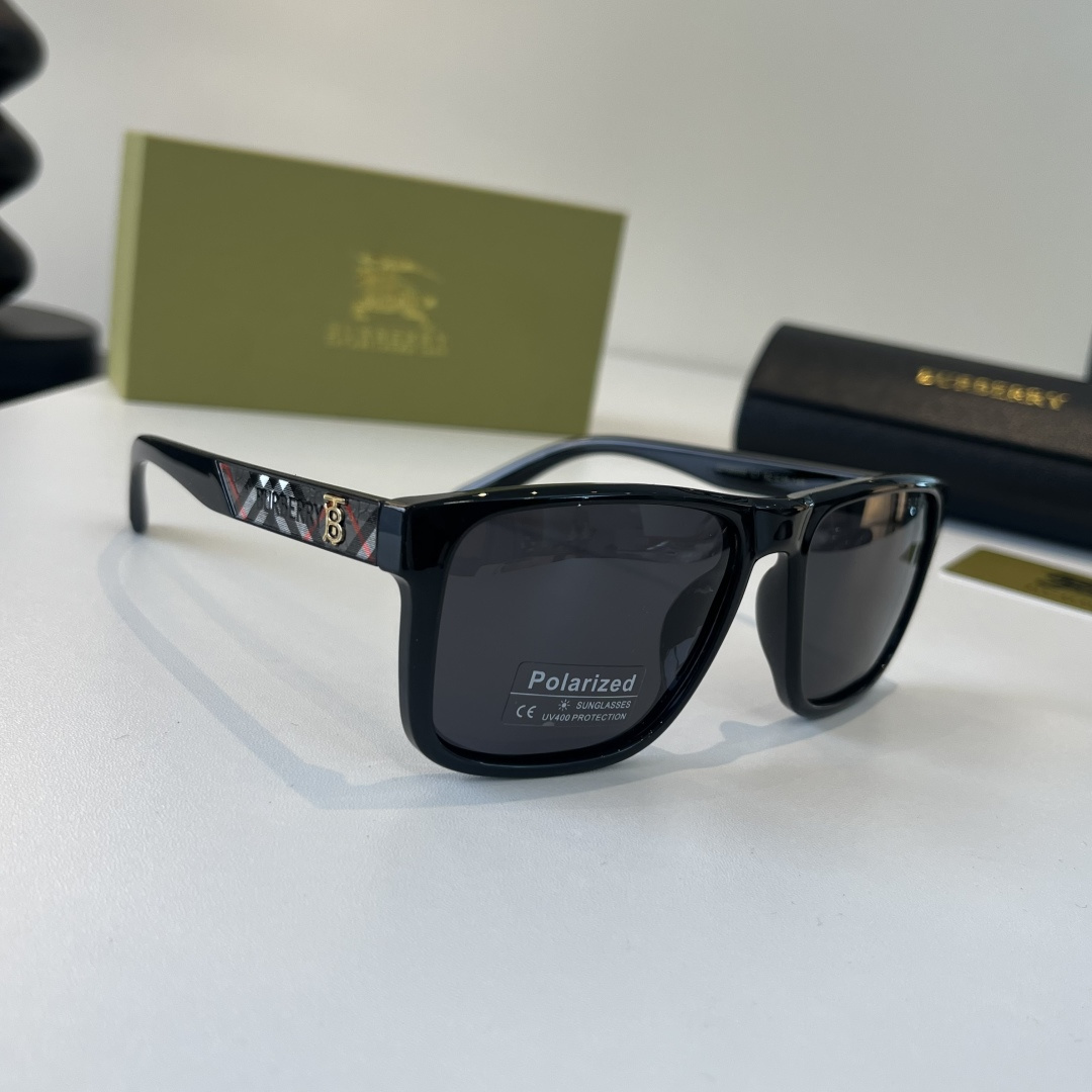 NO:824414,Burberry Burberry's new one-piece driving glasses and sunglasses are a must-have for many celebrities when traveling. Sunglasses, glasses, sunglasses, sunglasses, glasses, burberry, burberry19860909Burberry巴宝莉 新款连体驶驾镜墨镜出行必众备多明星同款 太阳镜 眼镜墨镜太阳镜,眼镜,burberry,burberry,glasses