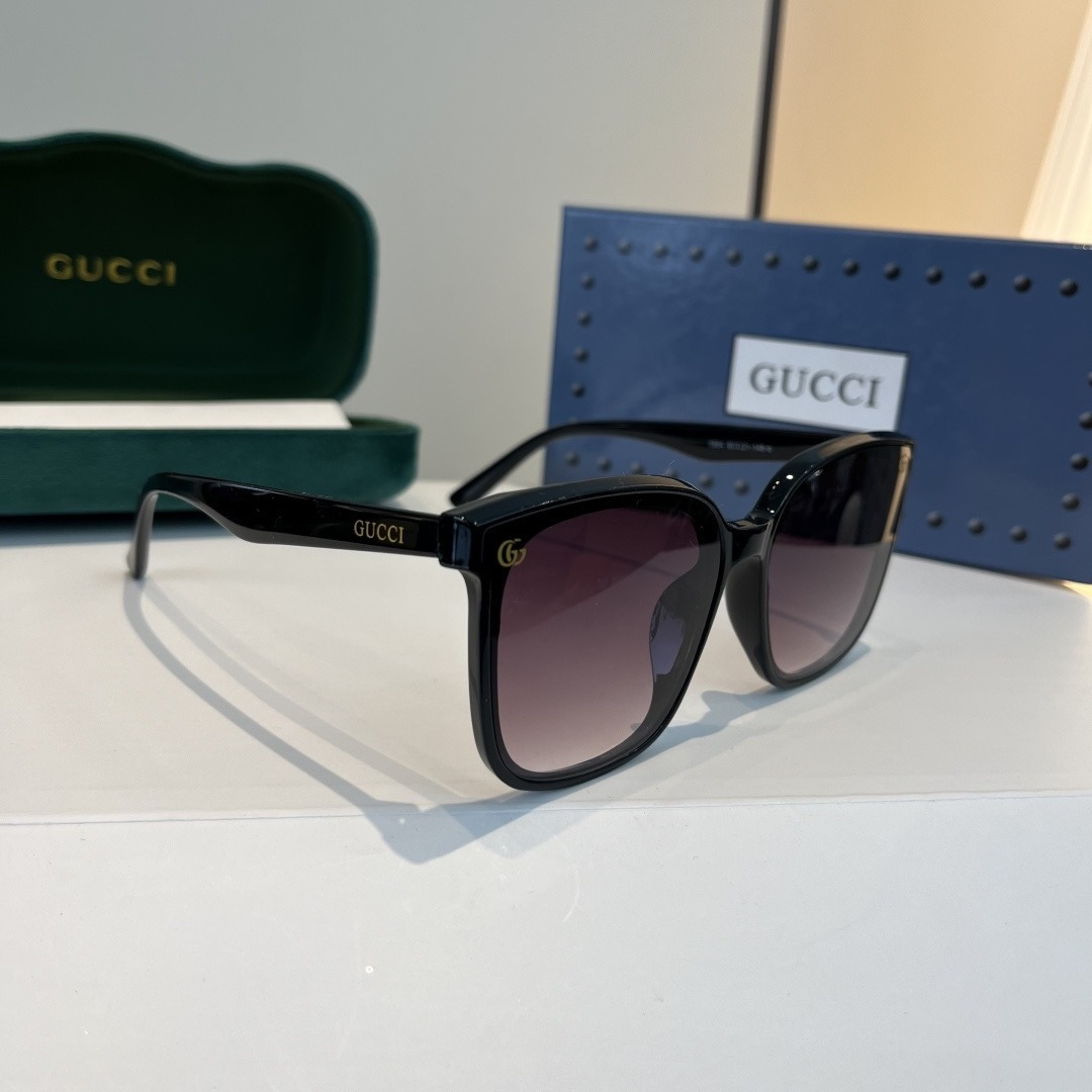 Солнцезащитные очки Gucci черные