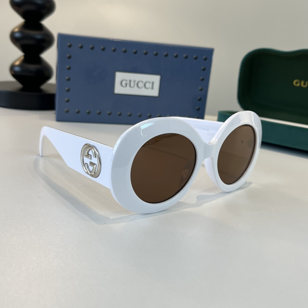 Солнцезащитные очки Gucci женские белые