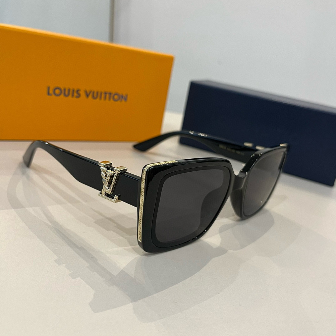 Солнцезащитные очки Louis Vuitton