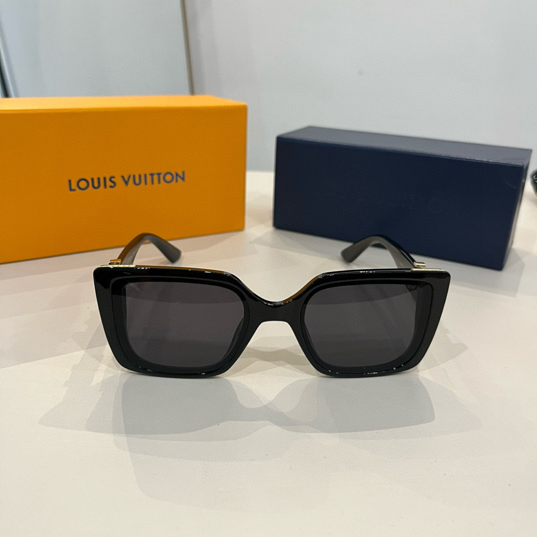 Солнцезащитные очки Louis Vuitton