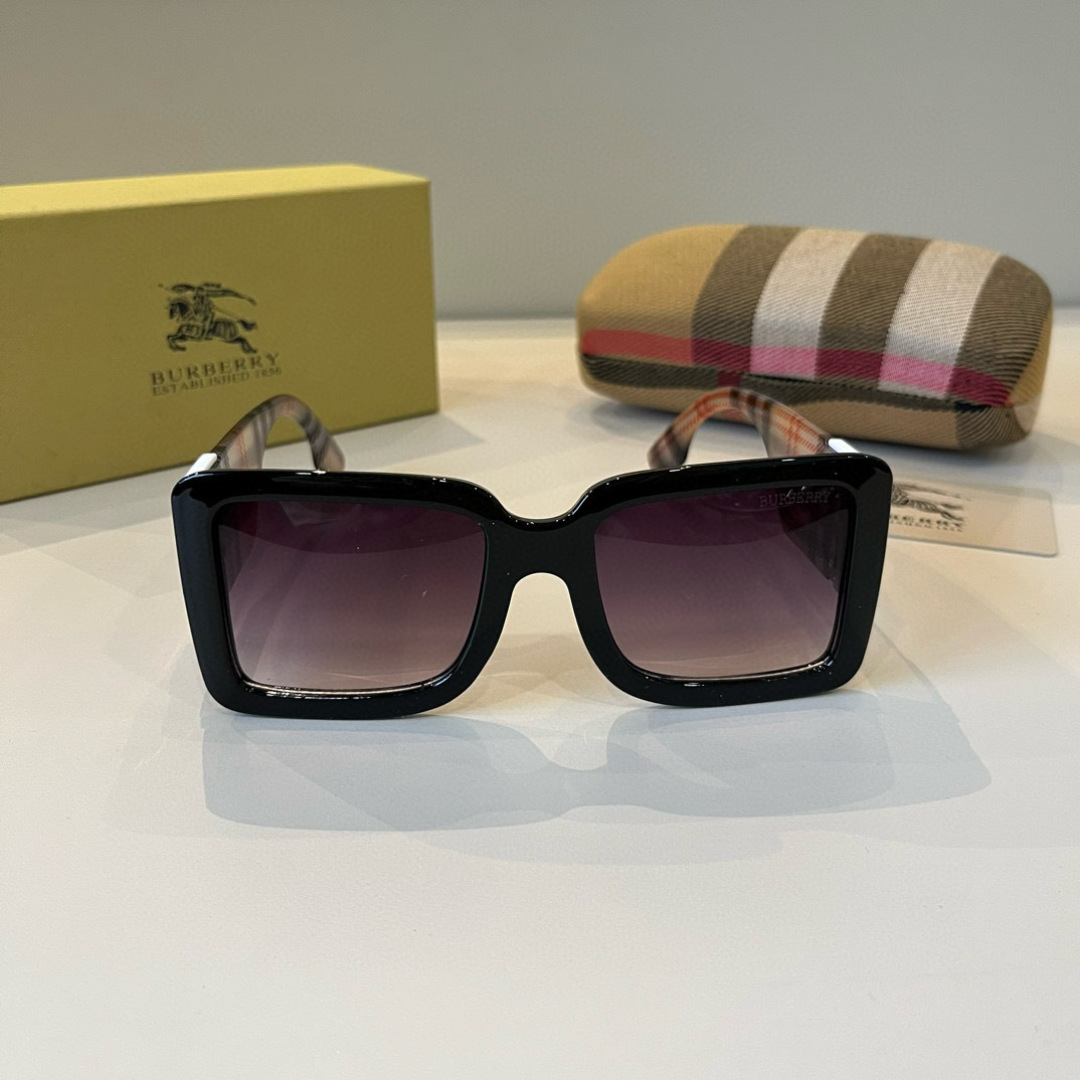 Солнцезащитные очки Burberry с логотипом B